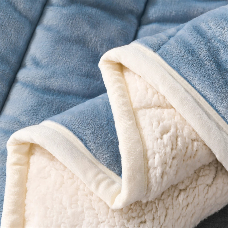Plush Blanket – Soft Warmth with Premium Flannel Fabric & Elegant Design