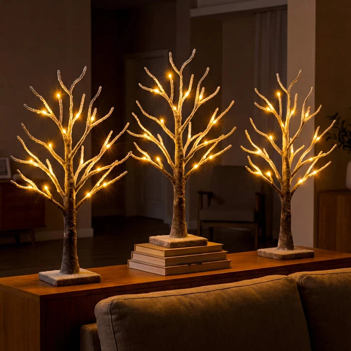 Besneeuwde tafelboomlamp - warm twinkelende lichtjes op besneeuwde takken