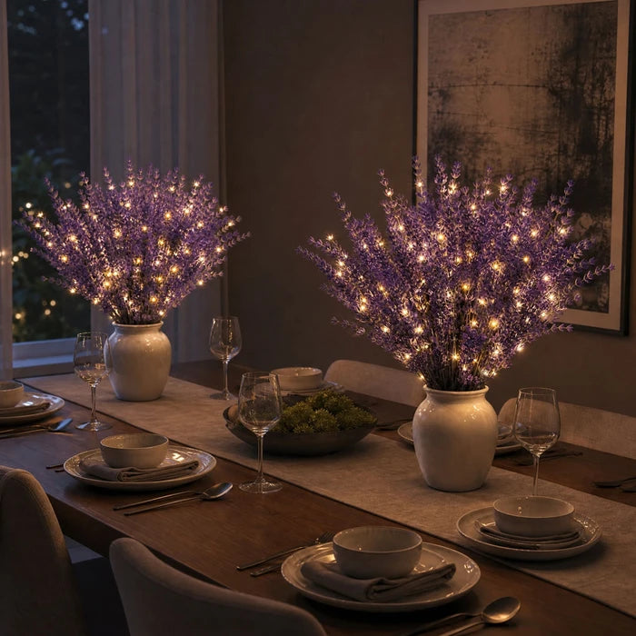 Verlicht lavendelboeket – kunstmatige paarse bloemen omwikkeld met warme lichtjes