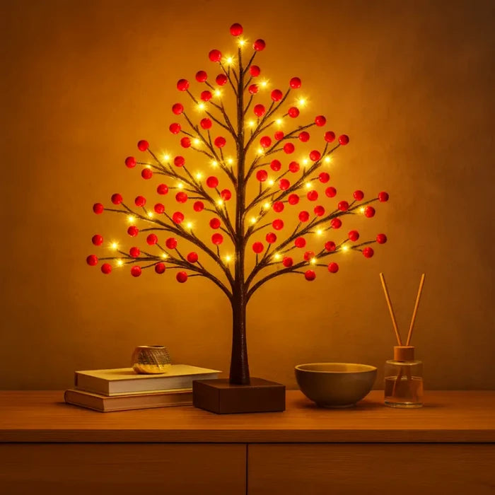 Tafelboomlamp met hulstbessen - takken vol bessen met warme sprookjeslichtjes