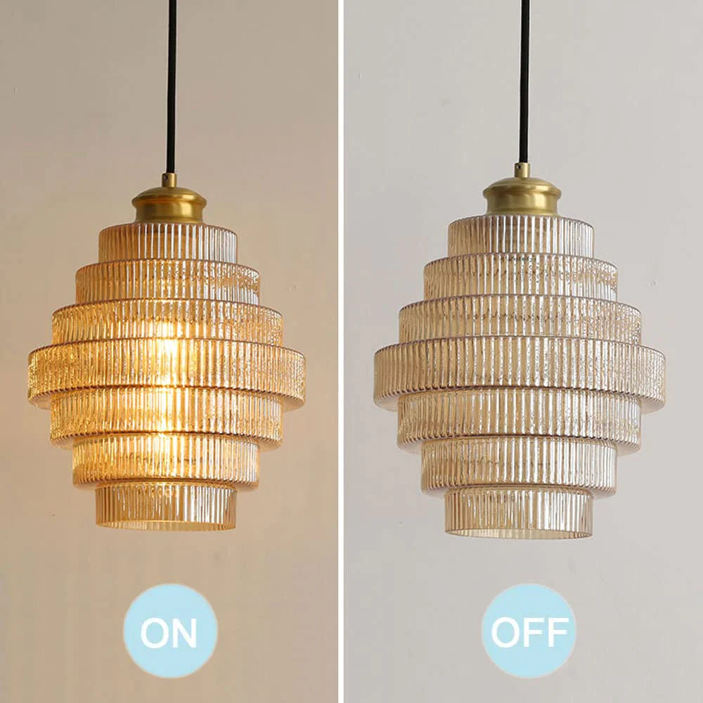 Suspension en verre – design en forme de bouteille avec finition en laiton et esthétique vintage élégante