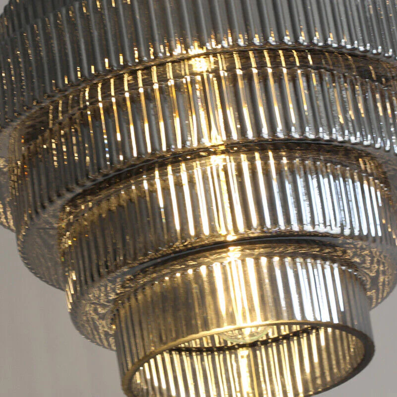 Suspension en verre – design en forme de bouteille avec finition en laiton et esthétique vintage élégante