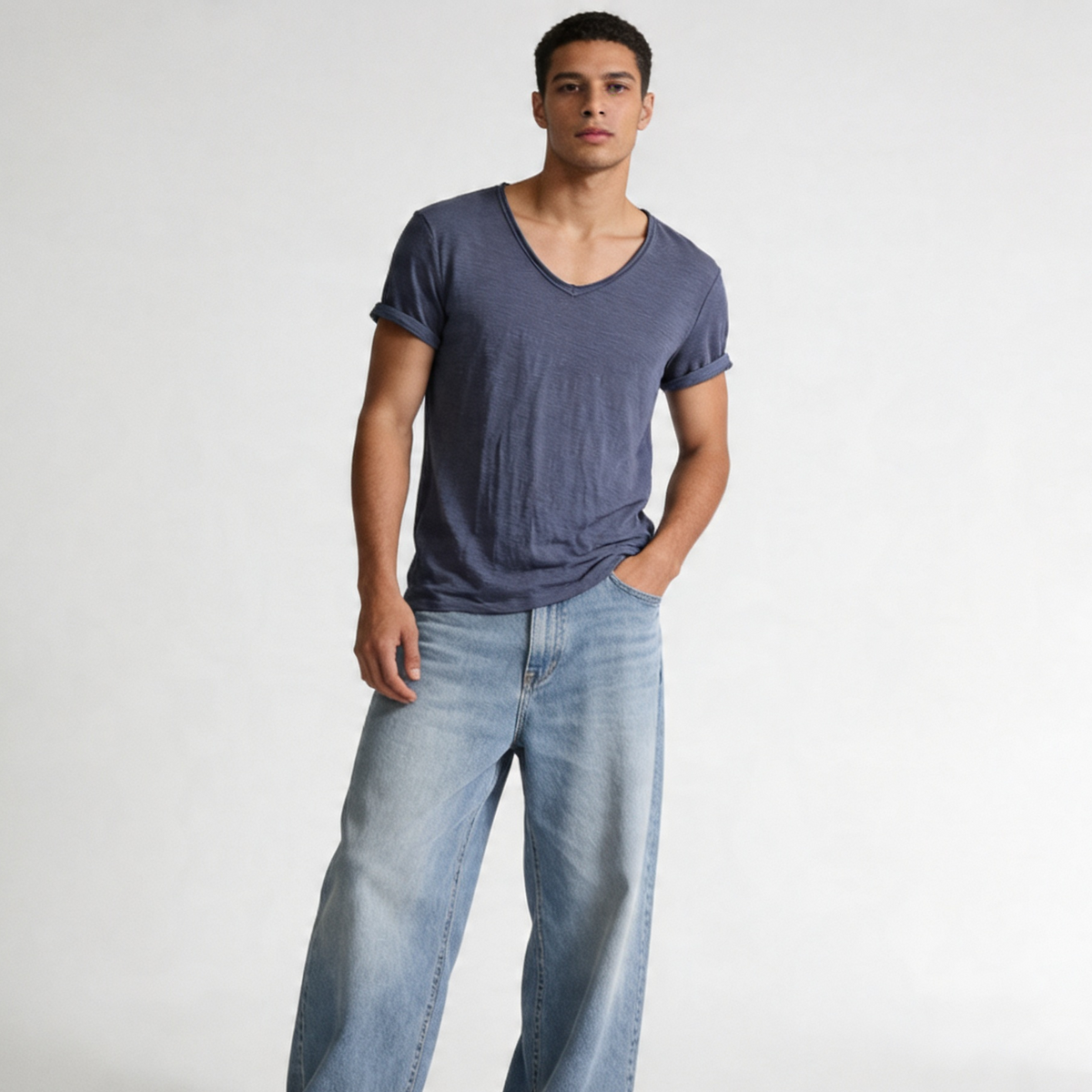 T-shirt à col en V pour homme – mélange de lin et coton à coupe ajustée et respirante