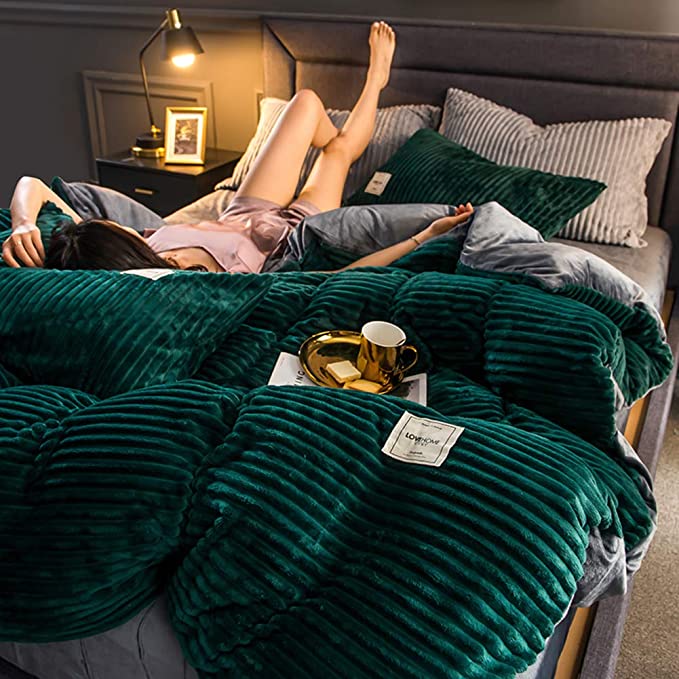 Winter Duvet – Ultra-Soft Plush & Microfiber Comforter for Cold Seasons