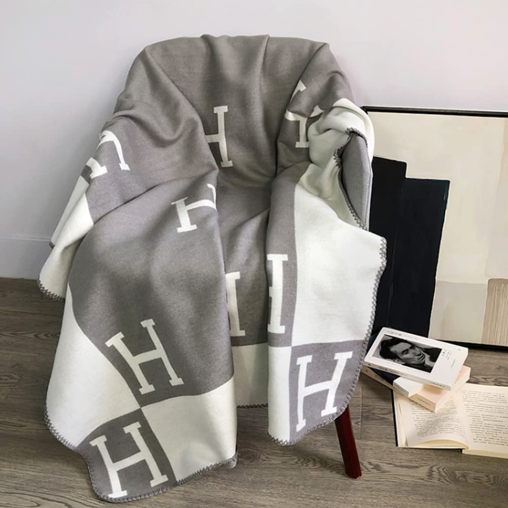 Soft Throw Blanket – Warm, Lightweight & Stylish for Bed, Sofa and Chair