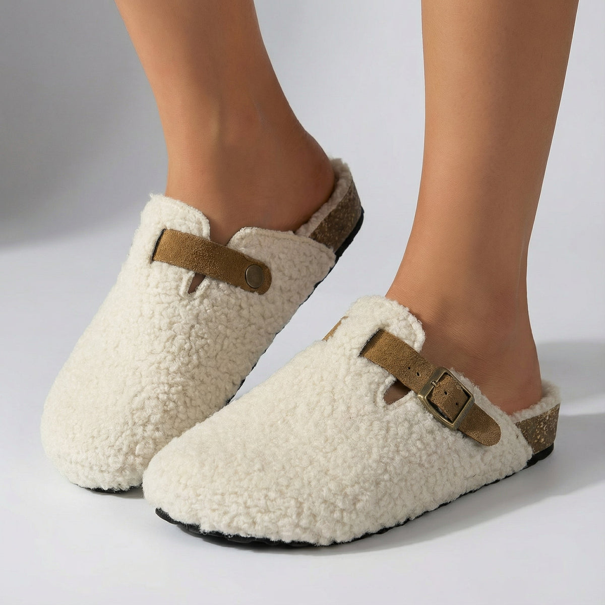 Chaussons Teddy pour Femmes – Design Mule Doux, Boucle Réglable & Semelle de Soutien