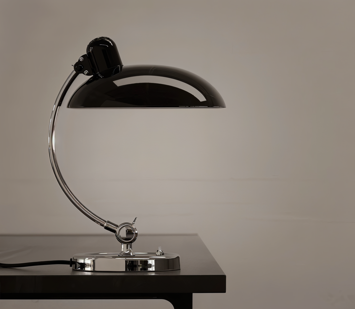 Lampe de table – lampe de bureau en métal réglable avec abat-jour classique en forme de dôme