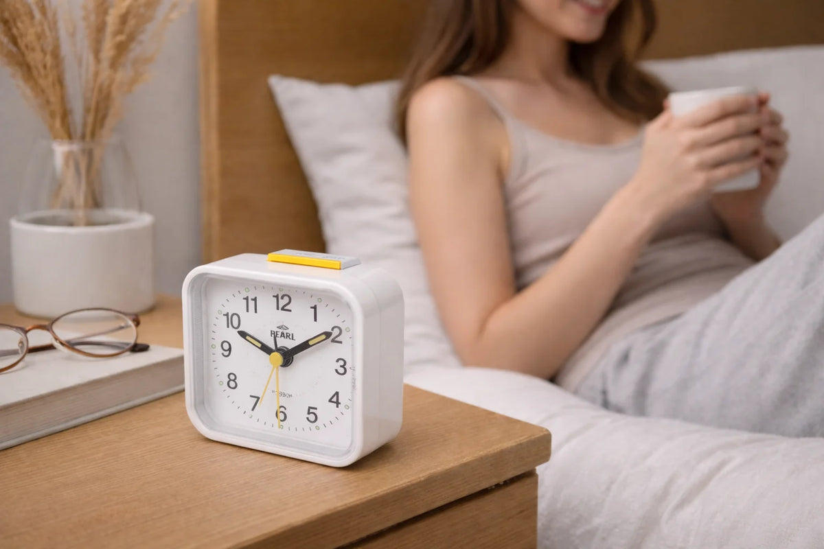 Silent Analog Alarm Clock with Gentle Wake-Up Light and Snooze Function 0