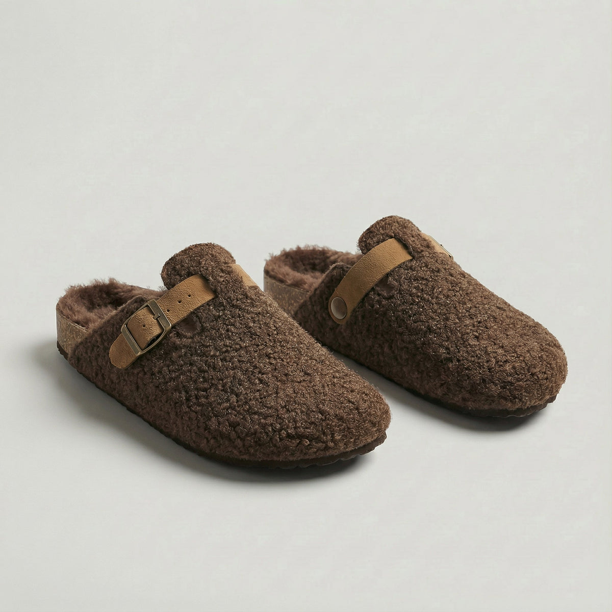 Chaussons Teddy pour Femmes – Design Mule Doux, Boucle Réglable & Semelle de Soutien