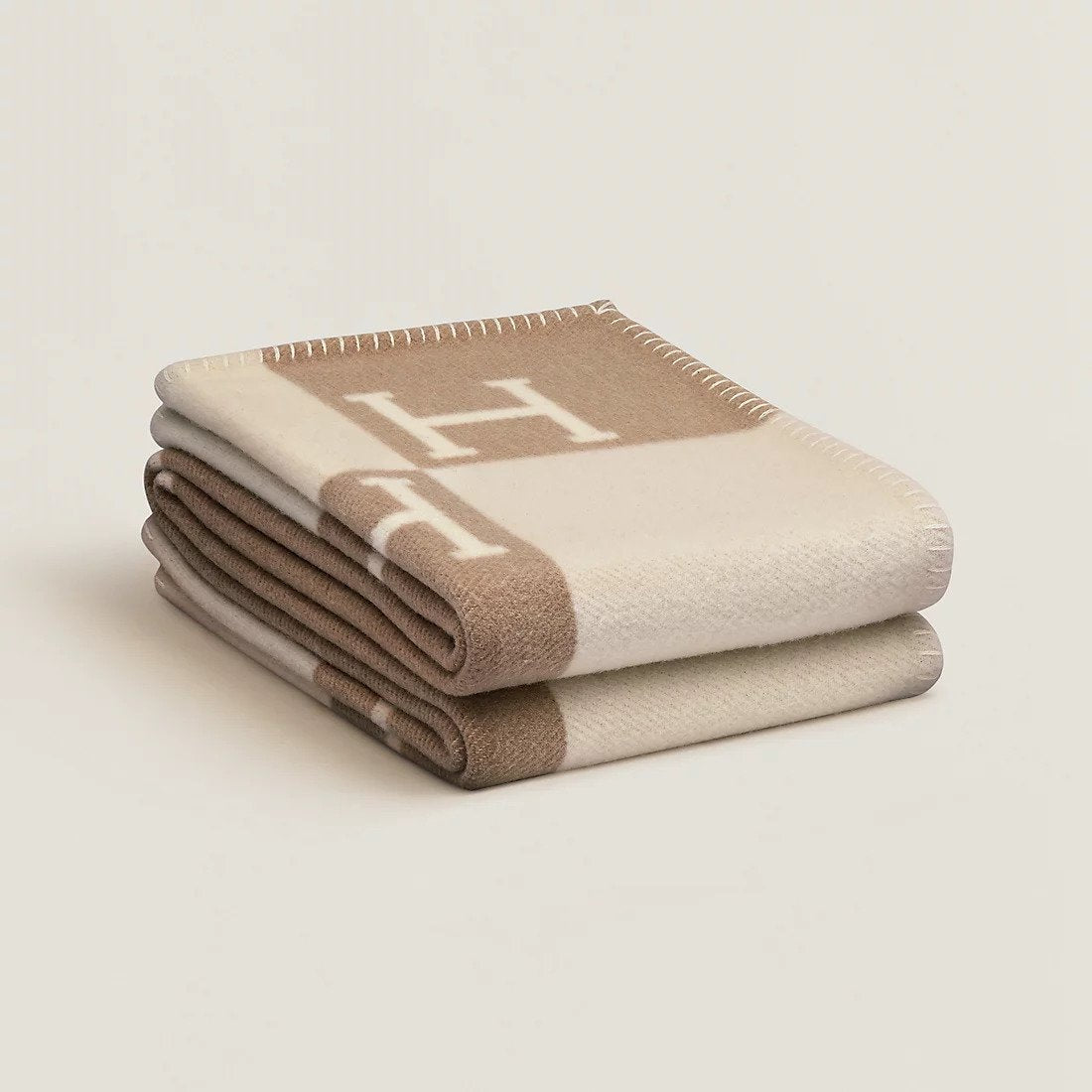 Soft Throw Blanket – Warm, Lightweight & Stylish for Bed, Sofa and Chair