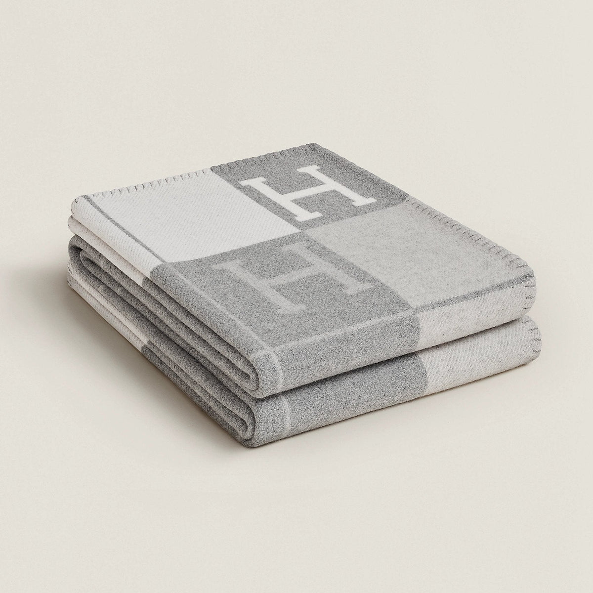 Soft Throw Blanket – Warm, Lightweight & Stylish for Bed, Sofa and Chair