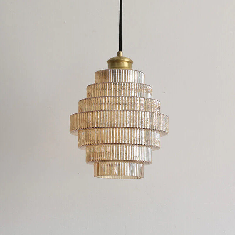 Suspension en verre – design en forme de bouteille avec finition en laiton et esthétique vintage élégante