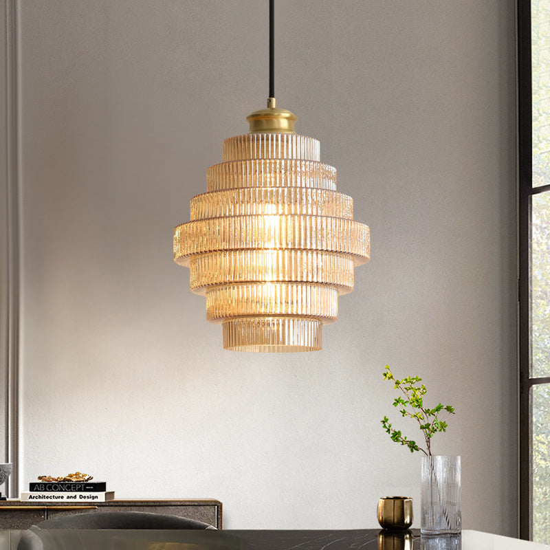Suspension en verre – design en forme de bouteille avec finition en laiton et esthétique vintage élégante