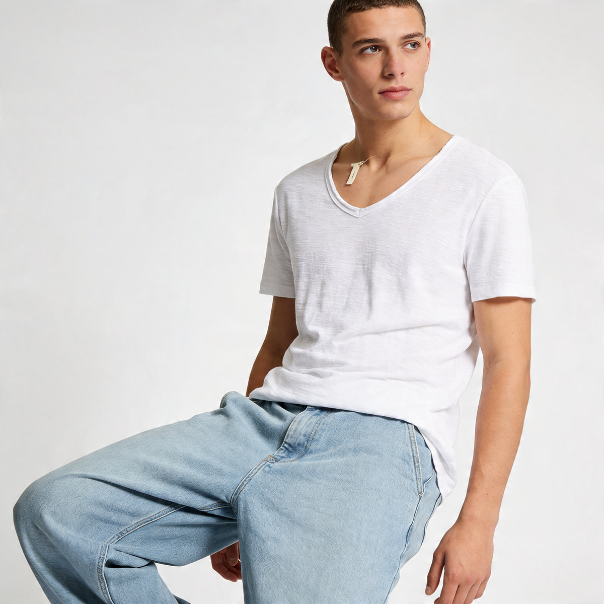T-shirt à col en V pour homme – mélange de lin et coton à coupe ajustée et respirante