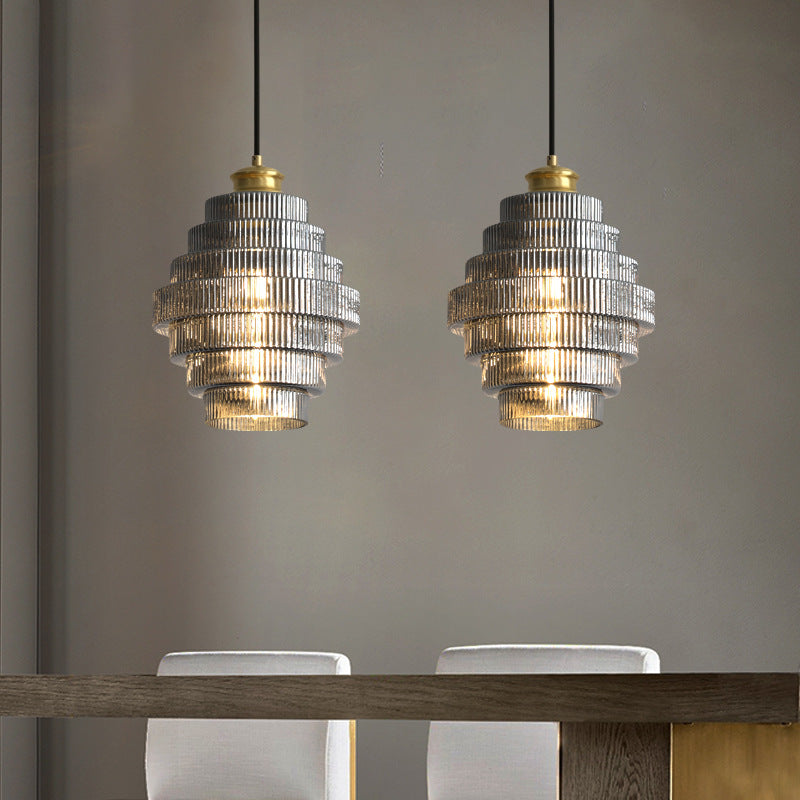 Suspension en verre – design en forme de bouteille avec finition en laiton et esthétique vintage élégante