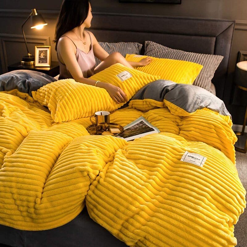 Winter Duvet – Ultra-Soft Plush & Microfiber Comforter for Cold Seasons