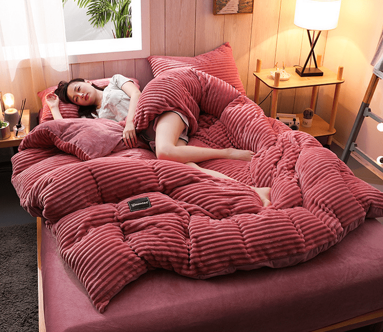 Winter Duvet – Ultra-Soft Plush & Microfiber Comforter for Cold Seasons